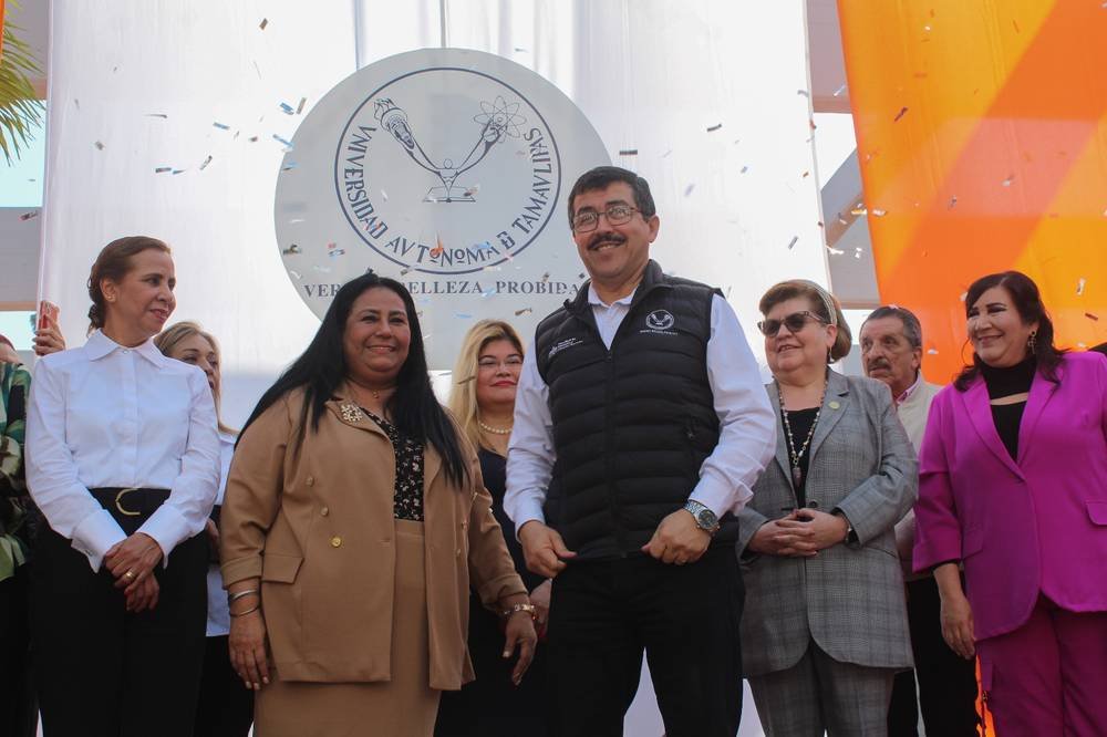 El rector Dámaso Anaya sostiene encuentro con universitarios de la  FADYCS-UAT