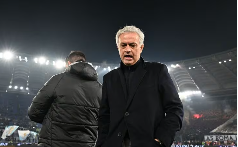 La fea despedida de Mou en Roma: devuelve el anillo y deja una nota