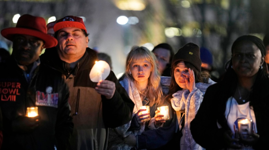 Los Chiefs abrazan a la comunidad de Kansas City mientras continúa la investigación del tiroteo con dos adolescentes acusados. Esto sabemos