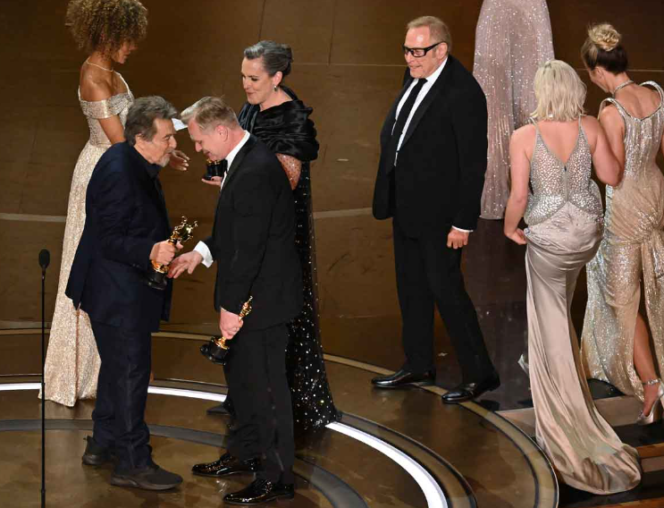 Al Pacino aclara polémica en los Premios Oscar y culpa a la producción
