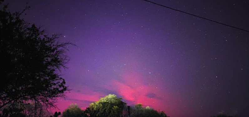 Auroras boreales, provocadas por las tormentas solares, invaden los cielos de México