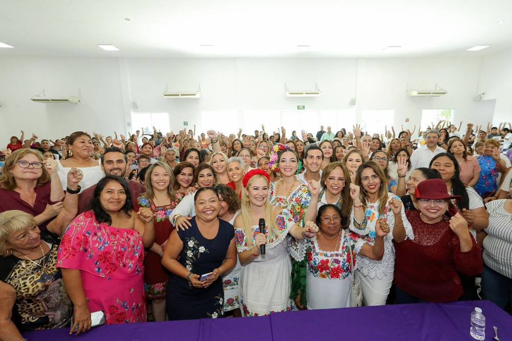 Mujeres en Yucatán se suman al movimiento “por ella, por todas” en apoyo a Claudia Sheinbaum y a Huacho Días Mena