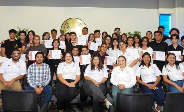 Prepa 3 de la UAT entrega la primera generación bilingüe
