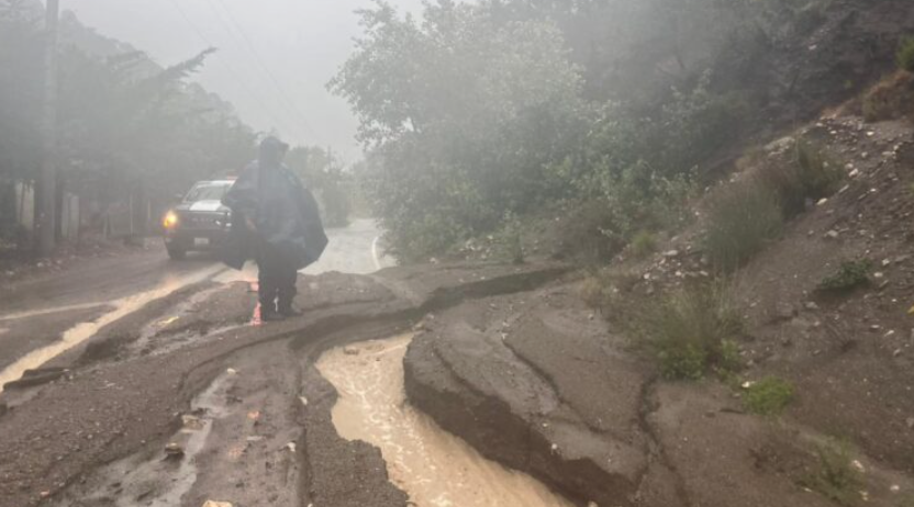 Cierran caminos en la sierra de Arteaga