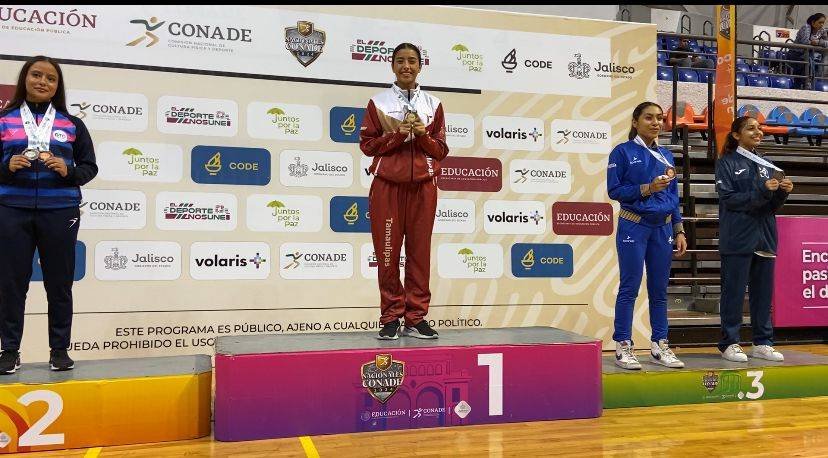 Laura Melisa, karateca de la UAT, es campeona nacional