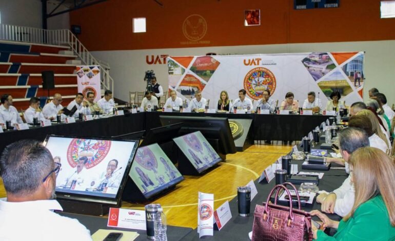 Destaca Dámaso Anaya apoyo de directivos para la transformación de la UAT