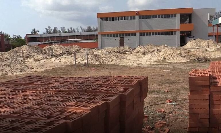 Impulsa Dámaso Anaya infraestructura y equipamiento de la UAT