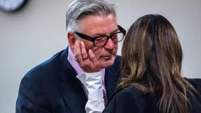 Rompió Alec Baldwin silencio tras desestimación de su caso