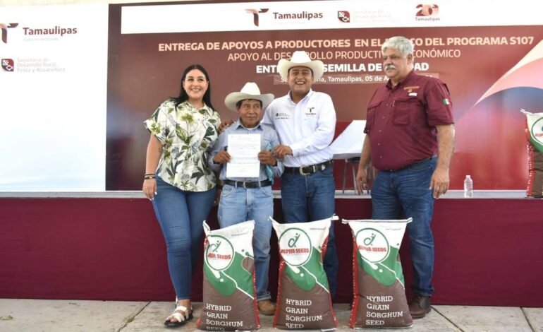 Reciben productores agrícolas de Soto la Marina semilla de sorgo y maíz
