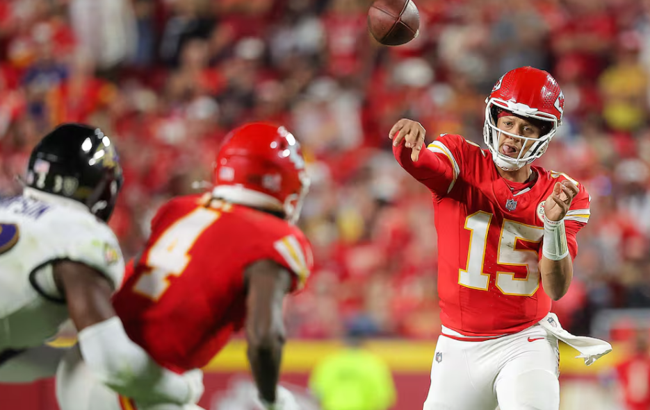 Los Chiefs de Kansas City derrotan a los Ravens de Baltimore en un dramático arranque de temporada