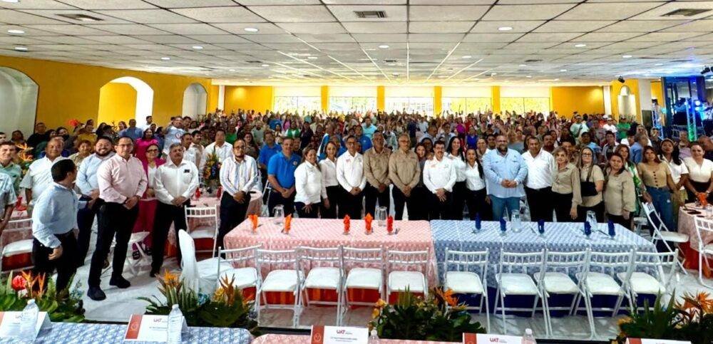 El rector Dámaso Anaya presidió la celebración del 51 Aniversario del SUTUAT
