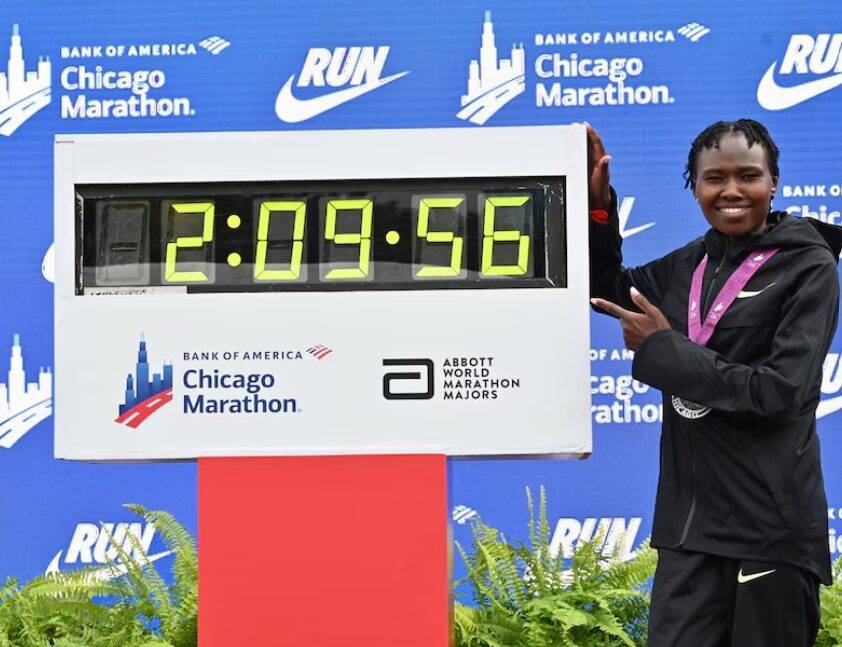Ruth Chepngetich hace historia en Chicago: primera mujer en bajar de 2h10 en maratón