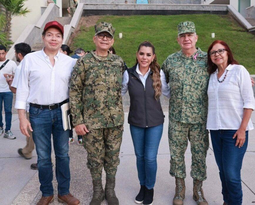 SEP realiza limpieza de escuelas afectadas en Guerrero tras el paso del huracán John