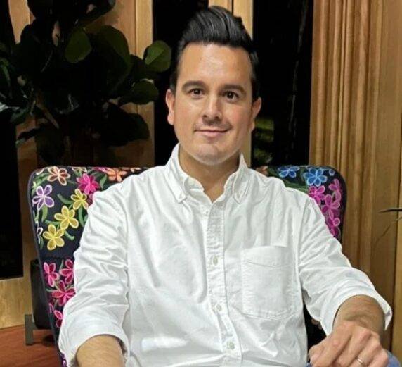 Conductor de televisión en Mexicali despedido en vivo asegura haber recibido oferta de trabajo de Salinas Pliego