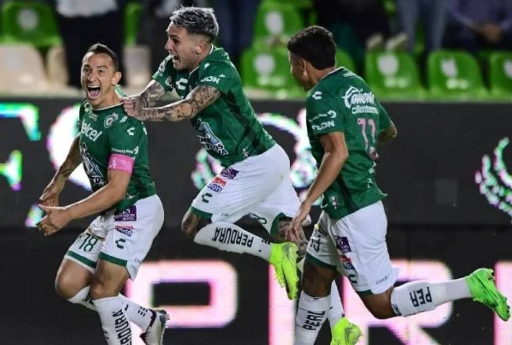 Guardado debuta con gol en la goleada del León a Querétaro