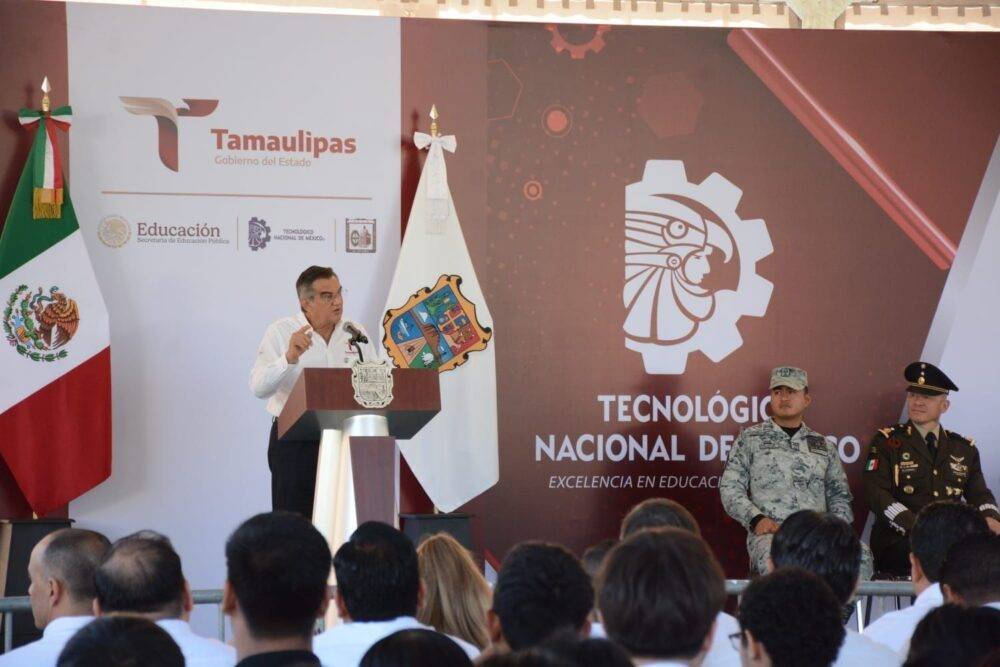 Cumple Américo al Tec Victoria; construye gimnasio