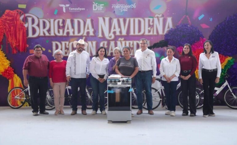 Llevan Américo y María de Villarreal la brigada navideña “Transformando Familias” a la zona cañera