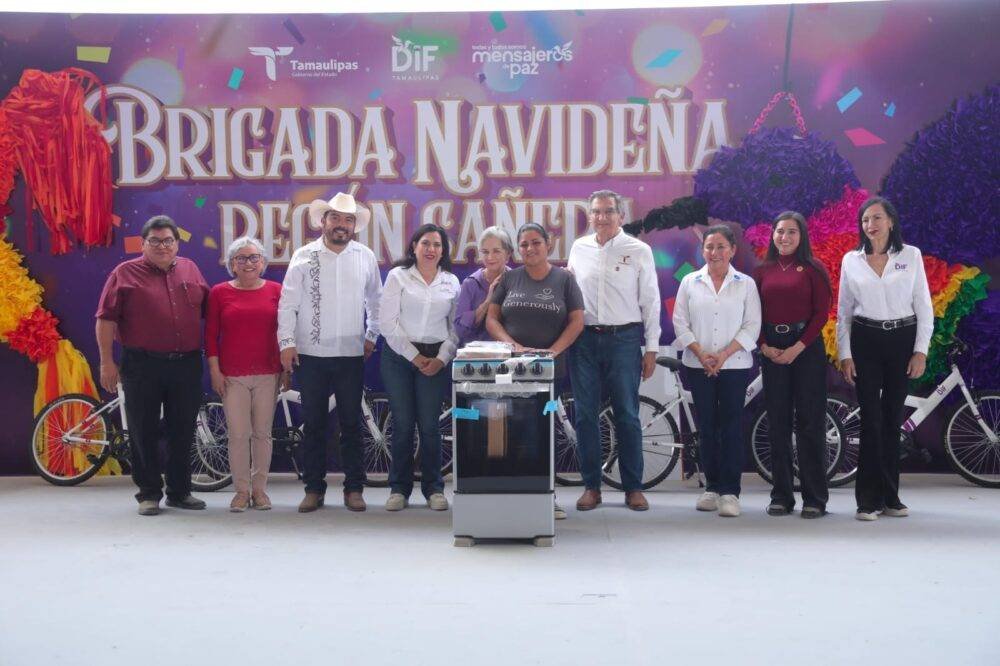 Llevan Américo y María de Villarreal la brigada navideña “Transformando Familias” a la zona cañera