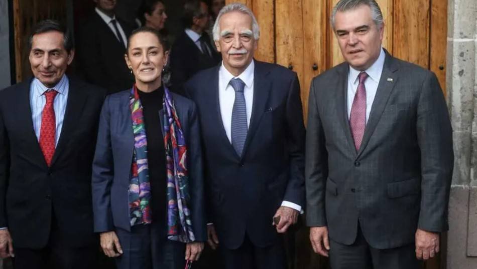 Claudia Sheinbaum se reúne con líderes empresariales en el Museo Kaluz