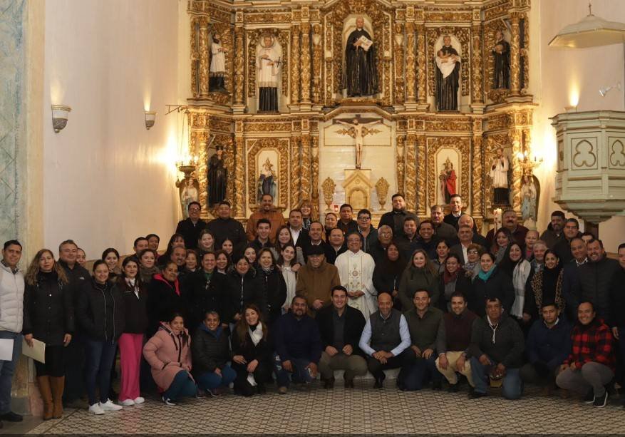 Entrega de nombramientos a funcionarios municipales en Parras