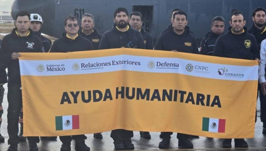 Llega equipo mexicano a California para combatir incendios