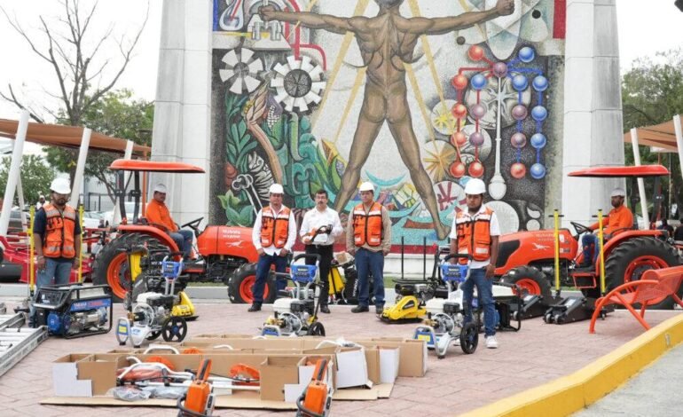 Entrega rector equipo para el mantenimiento de los campus de la UAT