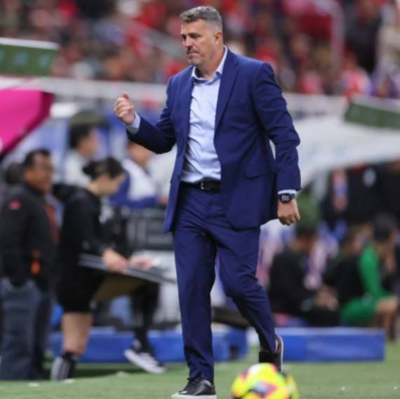 Tres partidos de suspensión para Óscar García tras agresión en el León vs. Chivas