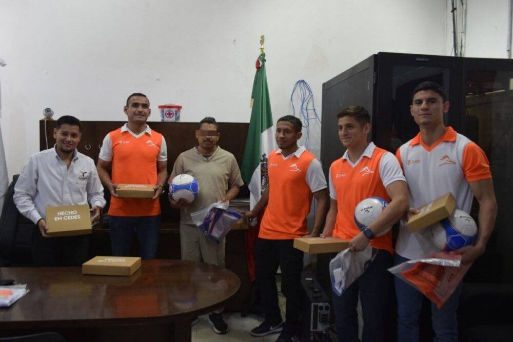 El club de futbol Correcaminos contribuye en actividades deportivas del CEDES Victoria