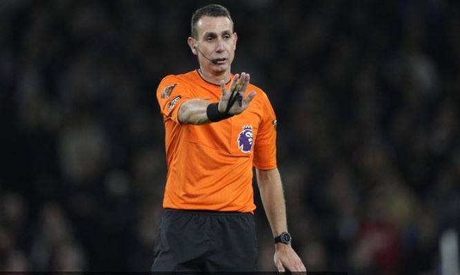 UEFA Suspende al Árbitro Inglés David Coote Hasta 2026 por Conducta Inapropiada