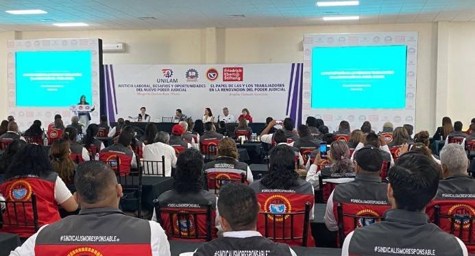 Imparten conferencias Ariadna Camacho Contreras y Margarita Darlene Rojas Olvera en Saltillo