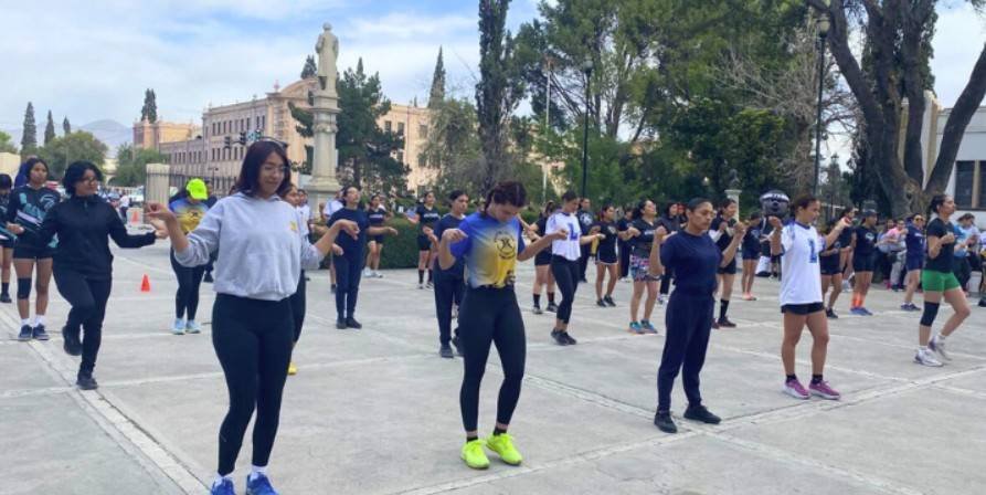 Se activan mujeres en rally deportivo