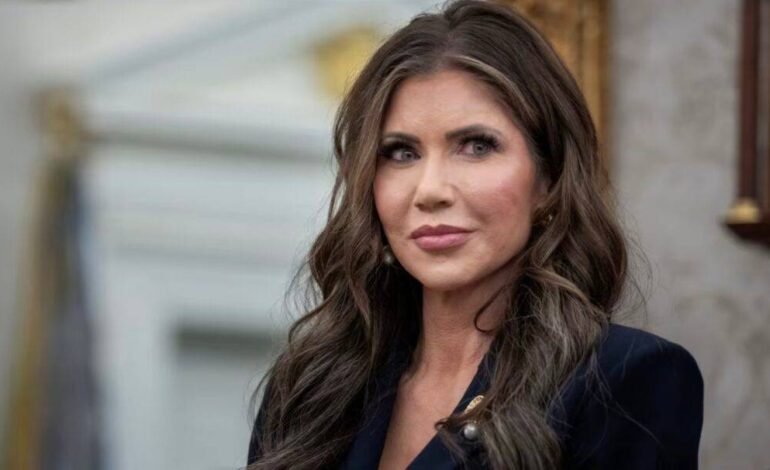 Secretaria de Seguridad Nacional, Kristi Noem, víctima de robo en restaurante en DC; además de su bolsa, se llevan 3 mil dólares