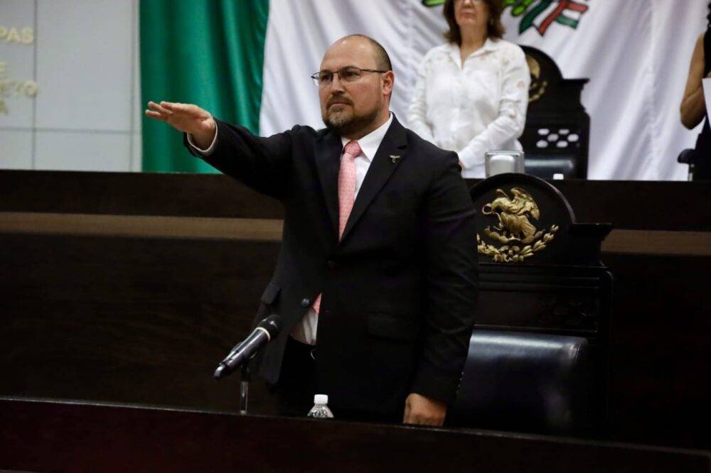 Este gobierno respeta, no dicta línea, no impone, no amenaza, no corrompe: Héctor Villegas