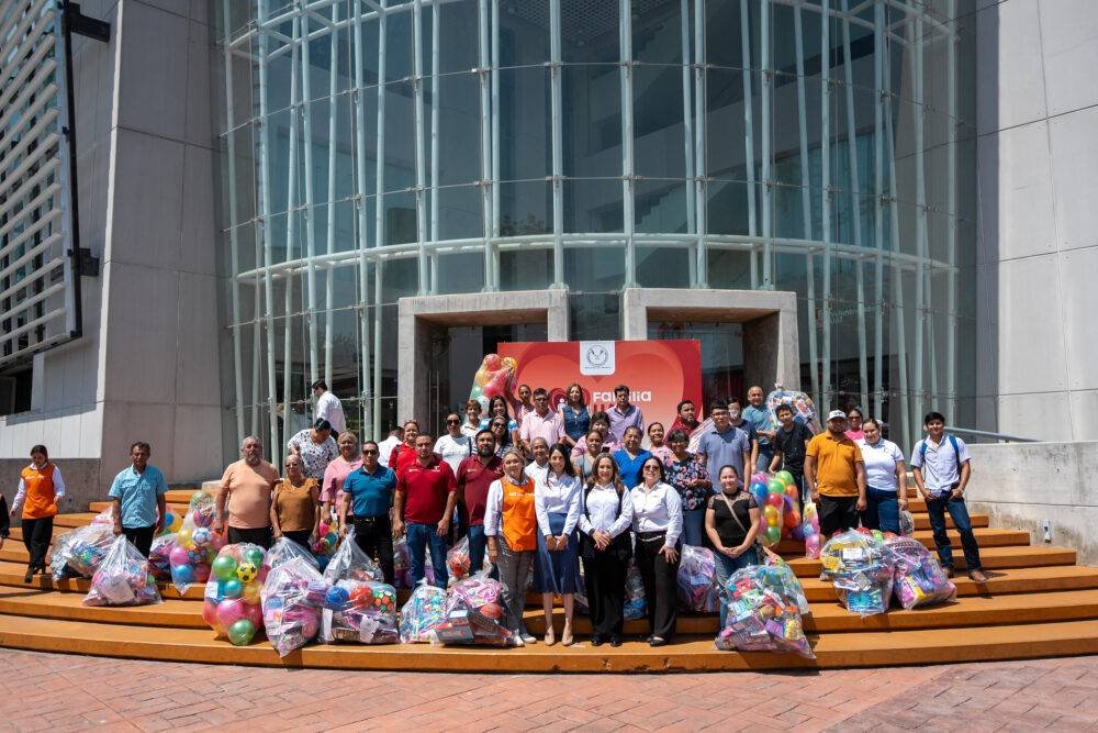 Alegrando corazones, la UAT entrega juguetes a la niñez tamaulipeca