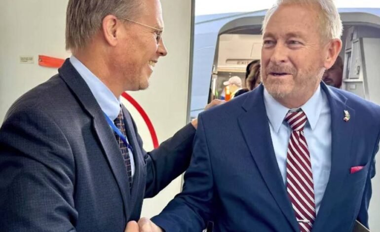 Llegó Ronald Johnson, embajador de EU en México