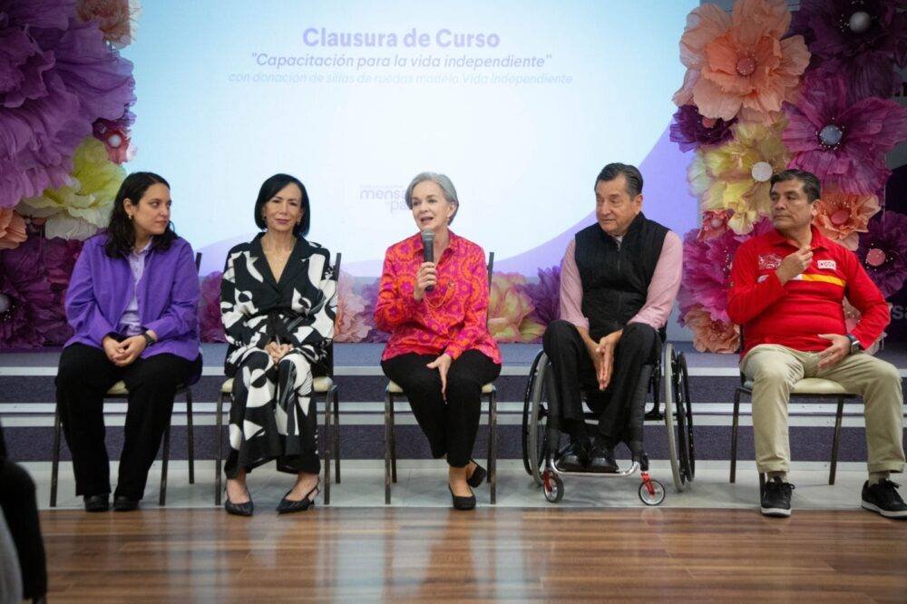 DIF Tamaulipas, Vida Independiente y Oxxo entregan sillas de ruedas a personas con discapacidad