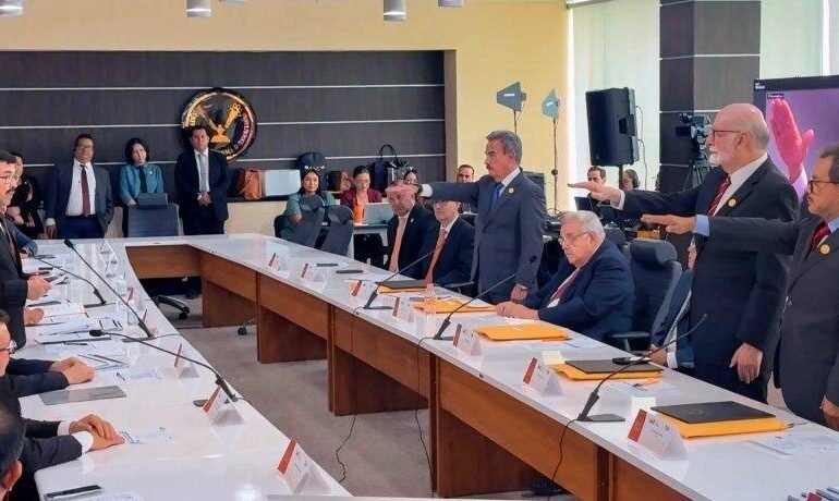 Toman protesta nuevos integrantes del Patronato de la UAT