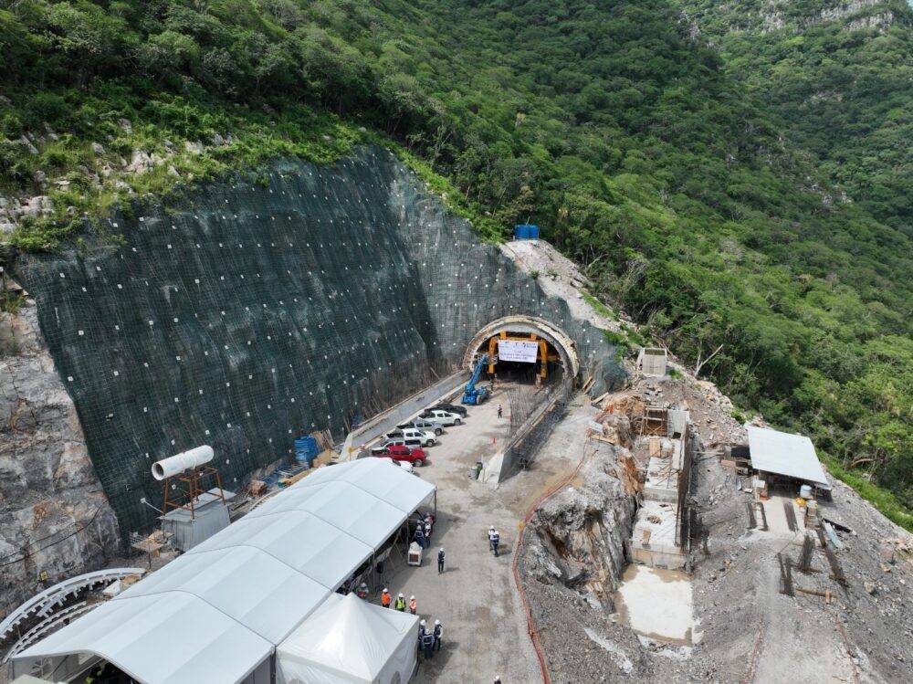 Américo Villarreal impulsa infraestructura verde: concreto ecológico y reforestación en carretera Mante–Ocampo–Tula